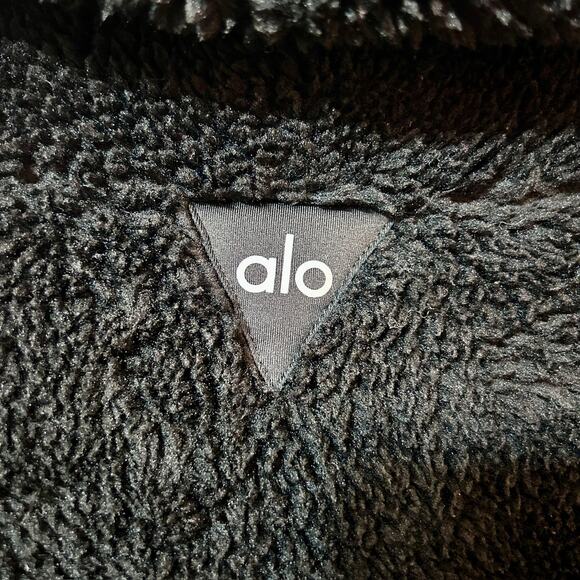 Alo Yoga Womens Black Faux Fur Jacket Size Small Perfect for Fall/Winter - Picture 2 of 7